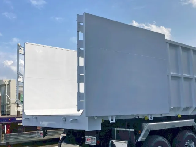 リヤゲートは片開き式です。|日野 プロフィア 2DG-FS1AJEの写真17