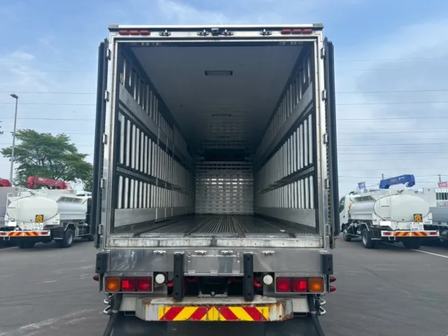 門口周りはステンレス製です。|三菱 スーパーグレート 2PG-FV74HZの写真13