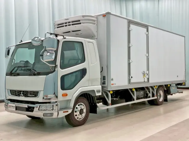 フロント周り、メッキパーツで飾っています。|三菱 ファイター 2KG-FK65F(2WD)の写真1