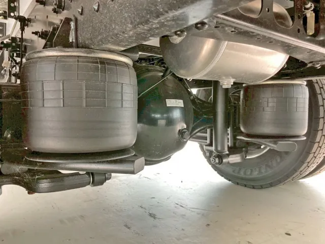 エアサスです。|三菱 ファイター 2KG-FK65F(2WD)の写真5