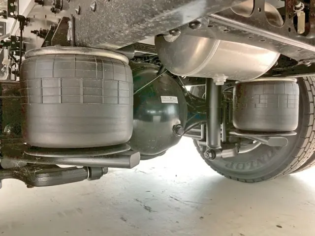 エアサスです。|三菱 ファイター 2KG-FK65F(2WD)の写真5