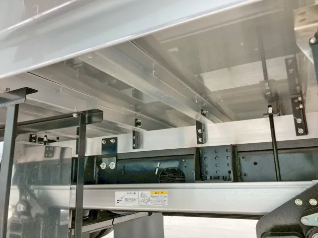 シャーシとネタの状態です。(縦ネタ・横ネタはアルミ製です)|三菱 ファイター 2KG-FK65F(2WD)の写真6