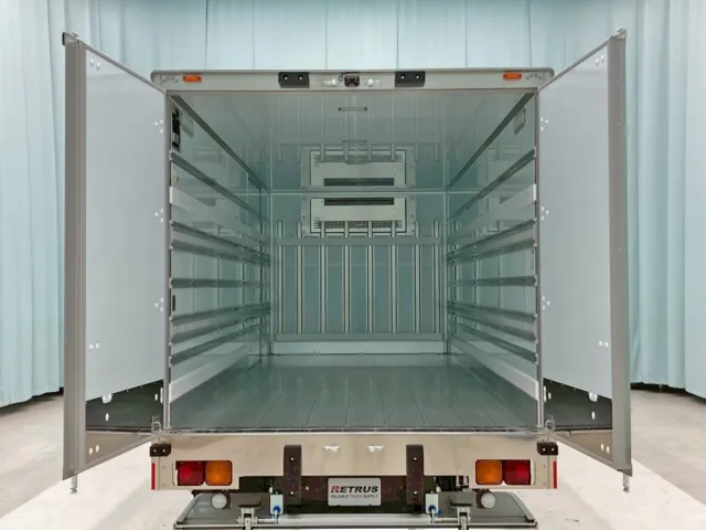 リヤドアは90度ストッパー付きです。|三菱 ファイター 2KG-FK65F(2WD)の写真9