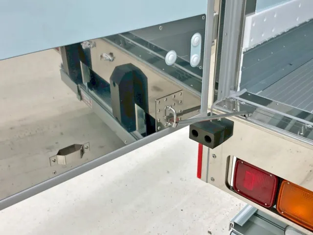 助手席側ストッパーの状態です。|三菱 ファイター 2KG-FK65F(2WD)の写真10