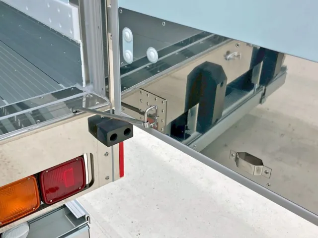 運転席側ストッパーの状態です。|三菱 ファイター 2KG-FK65F(2WD)の写真11