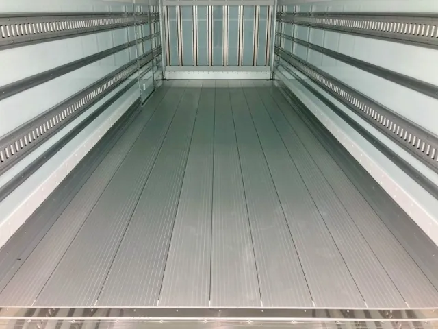 床はシステムフロアー アルミ製です。|三菱 ファイター 2KG-FK65F(2WD)の写真13