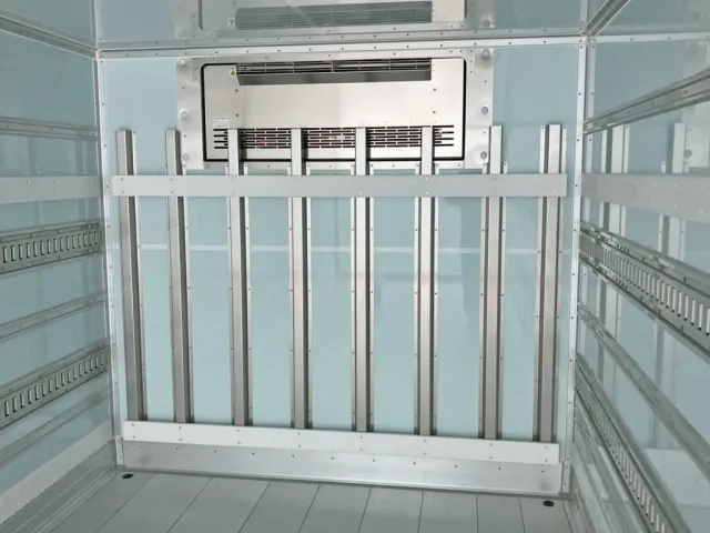 冷凍機の吹き出し口です。|三菱 ファイター 2KG-FK65F(2WD)の写真14