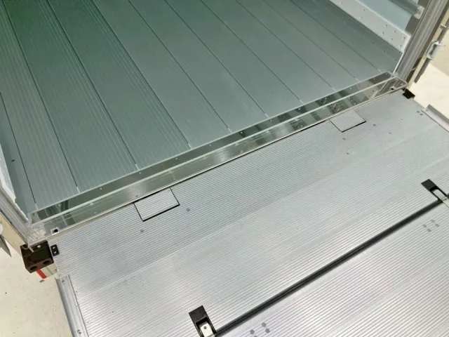 ゲートを上限まで上げた状態です。|三菱 ファイター 2KG-FK65F(2WD)の写真17