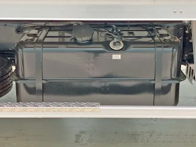 燃料タンクは200Lです。|三菱 ファイター 2KG-FK65F(2WD)の写真26