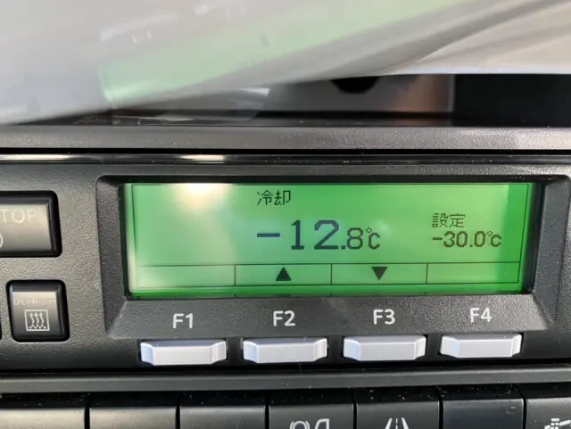 冷凍機はー30℃設定(低温仕様)28.2℃スタートで1.5Hで-12.8℃確認済みです。|三菱 ファイター 2KG-FK65F(2WD)の写真28