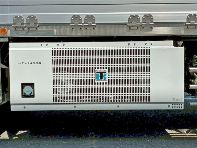 冷凍機はサブエンジン式です。|日野 プロフィア 2DG-FW1AHC(8x4)の写真21
