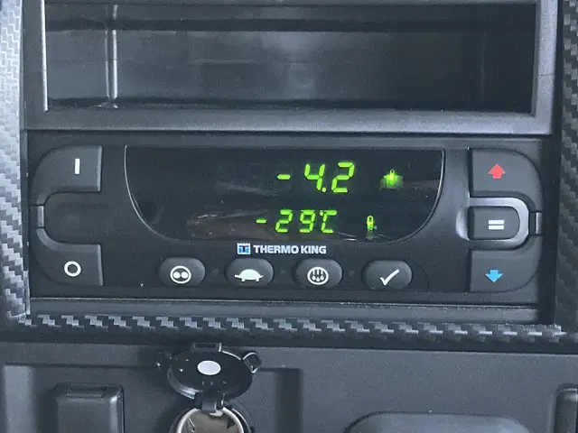 冷凍機は、-29℃設定(低温仕様) 34.2℃スタート 2Hで-4.2℃確認済みです。|日野 プロフィア 2DG-FW1AHC(8x4)の写真29