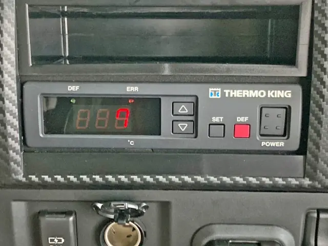 冷凍機は、-5℃設定(中温仕様) 22℃スタート 2Hで＋7℃確認済みです。|日野 プロフィア 2DG-FW1AHCの写真28