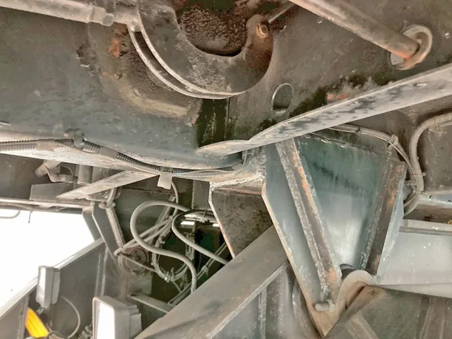 運転席側後方の横ネタに小さな曲がりがあります。|東急  TF36H2C3の写真8