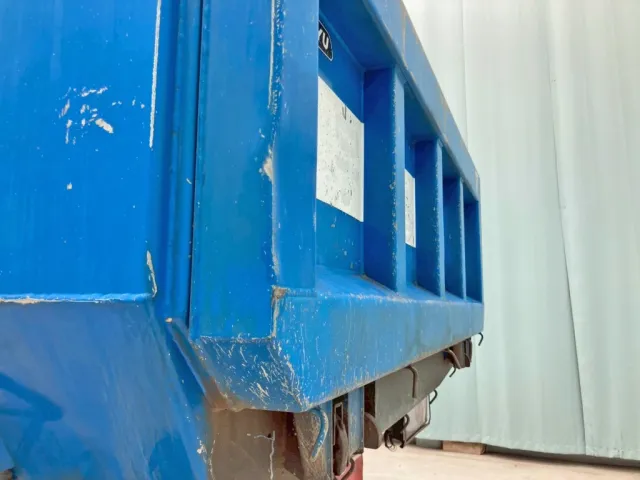 リヤゲート助手席側の骨組みに少々ヘコミがあります。|東急  TF36H2C3の写真30