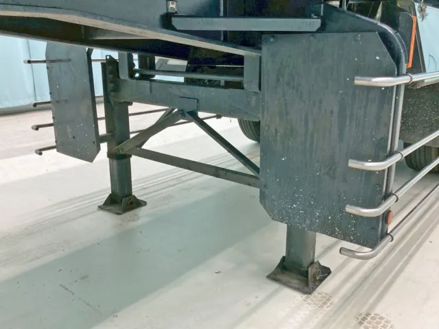 補助脚前方に泥除けステーが付いています。|東急  TF36H2C3の写真44