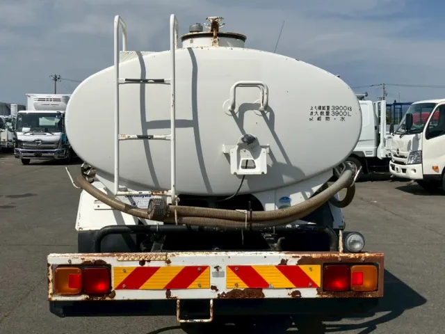 積載物は水です。|日野 レンジャー TKG-FC9JCAP(2WD)の写真10