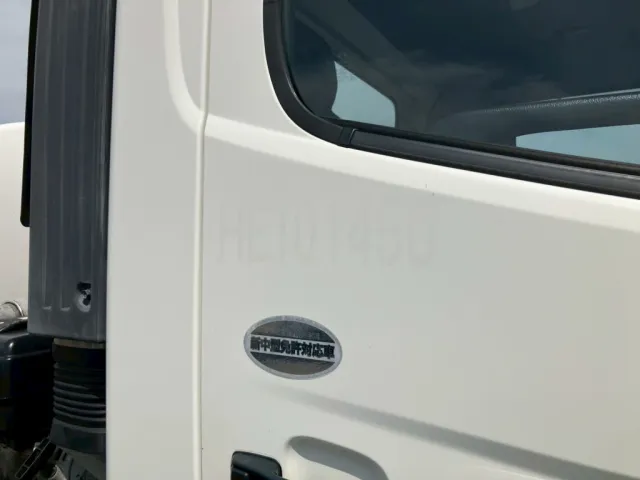 運転席側ドアに看板跡があります。|日野 レンジャー TKG-FC9JCAP(2WD)の写真23