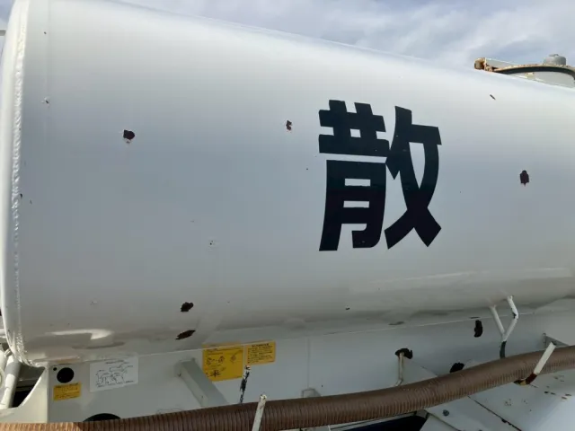 助手席側タンクにサビがあります。|日野 レンジャー TKG-FC9JCAP(2WD)の写真31