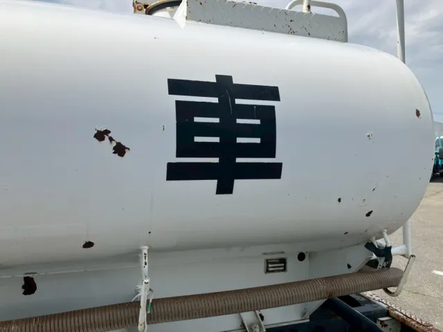 助手席側タンクにサビがあります。|日野 レンジャー TKG-FC9JCAP(2WD)の写真32