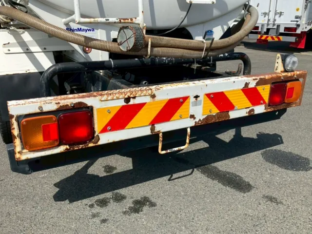 リヤステップにキズ・サビがあります。|日野 レンジャー TKG-FC9JCAP(2WD)の写真34