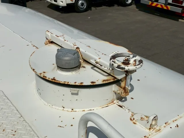 タンク蓋周りにサビがあります。|日野 レンジャー TKG-FC9JCAP(2WD)の写真35