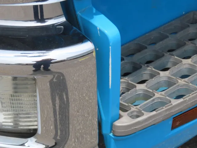 ステップ周りのパネルにキズがあります。|三菱 ファイター TKG-FK61F(2WD)の写真13