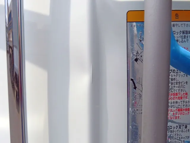 助手席側クォーターパネルのカドにヘコミがあります。|三菱 ファイター TKG-FK61F(2WD)の写真14