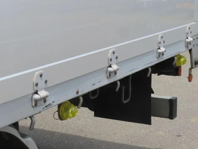 助手席側サイドレールにキズがあります。|三菱 ファイター TKG-FK61F(2WD)の写真19