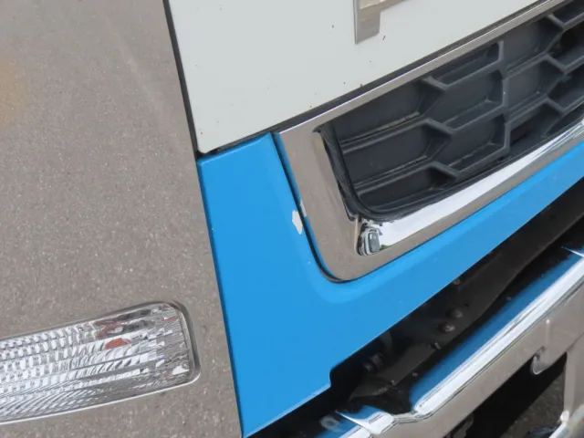 フロントパネルにキズがあります。|三菱 ファイター TKG-FK61F(2WD)の写真28