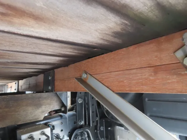 横ネタ最前部交換修理されています。|三菱 ファイター TKG-FK61F(2WD)の写真38