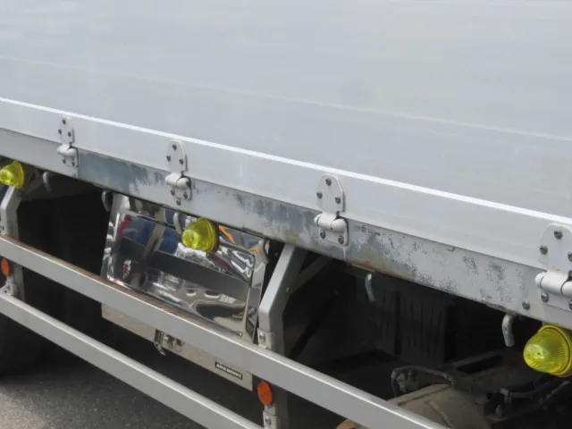 運転席側サイドレールにキズ・サビがあります。|三菱 ファイター TKG-FK61F(2WD)の写真39