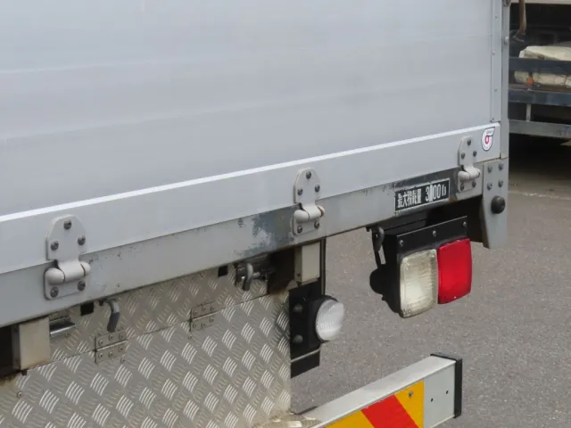 リアレールにキズ・サビ・塗装剥がれがあります。|三菱 ファイター TKG-FK61F(2WD)の写真46