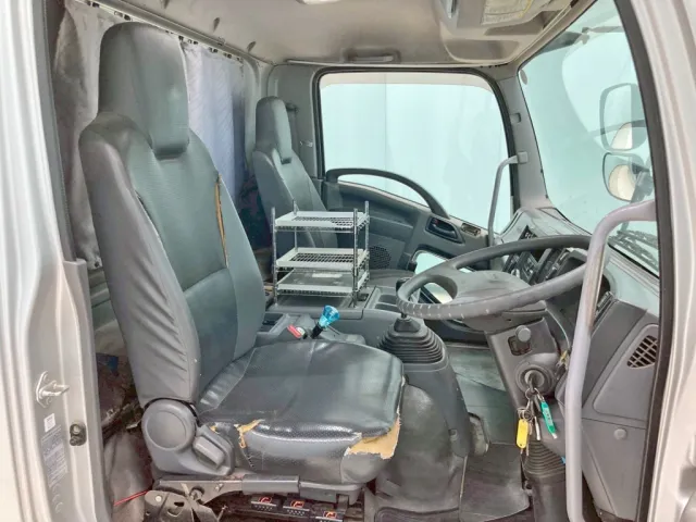 ベッドレスキャビンです。|いすゞ フォワード LKG-FTR90S2の写真7