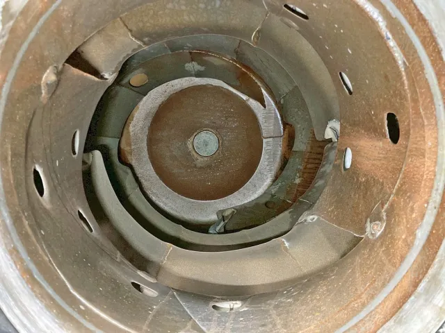 ドラム内部の状態です。|いすゞ フォワード LKG-FTR90S2の写真16