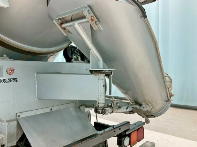 シューターは手動式です。|いすゞ フォワード LKG-FTR90S2の写真18