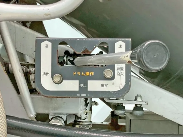 上物の操作レバーです。(運転席側)|いすゞ フォワード LKG-FTR90S2の写真27