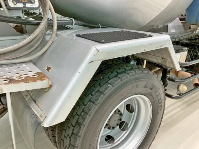 運転席側リヤフェンダーにキズ・サビがあります。|いすゞ フォワード LKG-FTR90S2の写真29