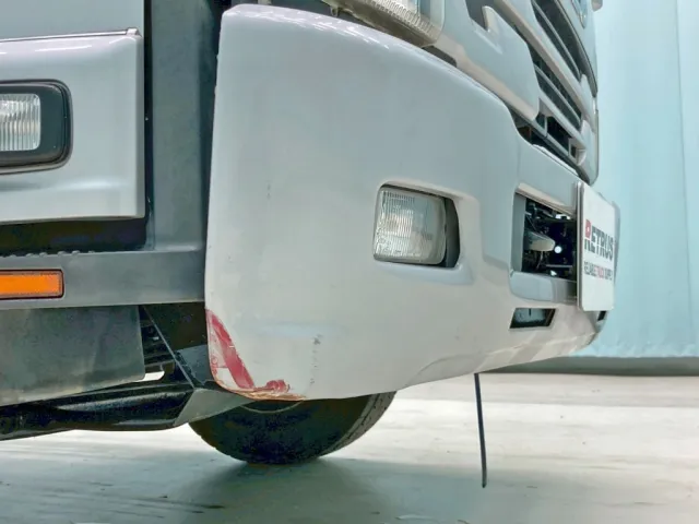 フロントバンパー運転席側にキズ・サビがあります。|いすゞ フォワード LKG-FTR90S2の写真33