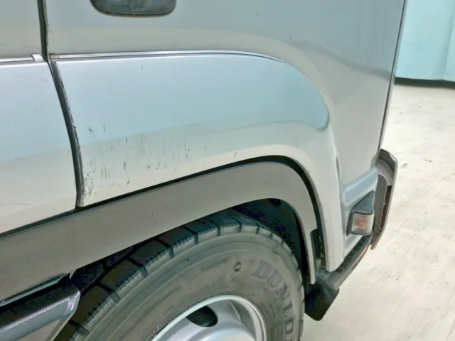 運転席側フロントフェンダーにキズがあります。|いすゞ フォワード LKG-FTR90S2の写真34