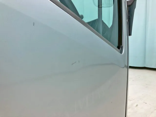 運転席ドアにキズがあります。|いすゞ フォワード LKG-FTR90S2の写真35