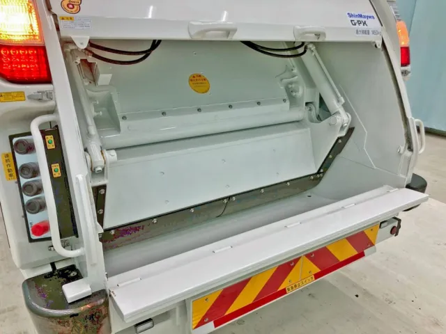 積み込み方式はプレス式です。|日野 レンジャー 2KG-FC2ABA(2WD)の写真16