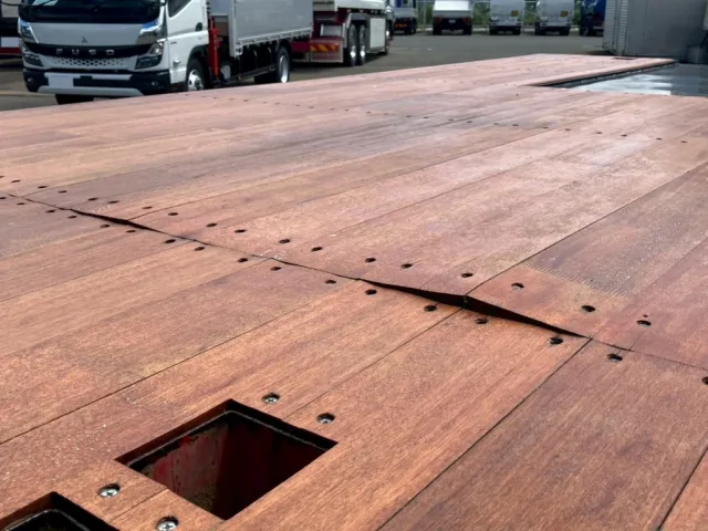 床板に浮きがあります。|日野 レンジャー QKG-FE7JKAAの写真12