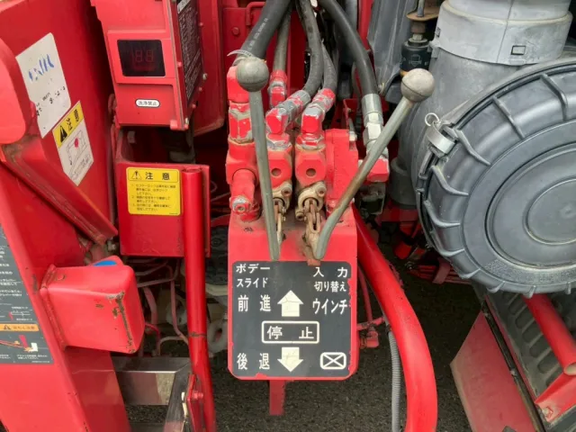 スライド・ウインチの操作レバーです。|日野 レンジャー QKG-FE7JKAAの写真15