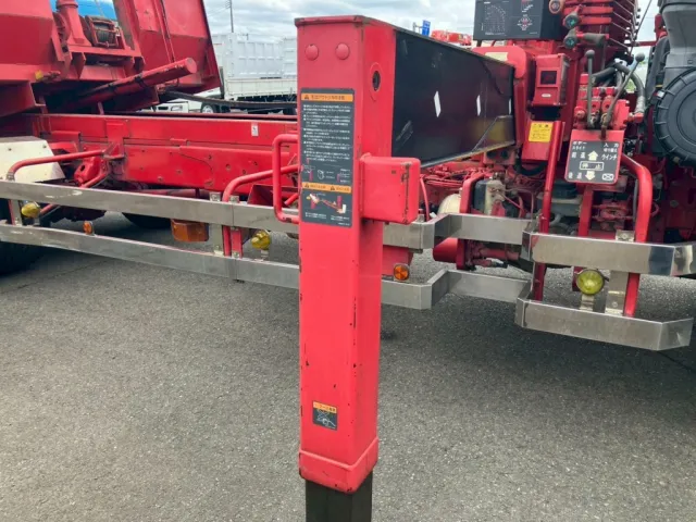 運転席側アウトリガーにキズ・サビがあります。|日野 レンジャー QKG-FE7JKAAの写真19