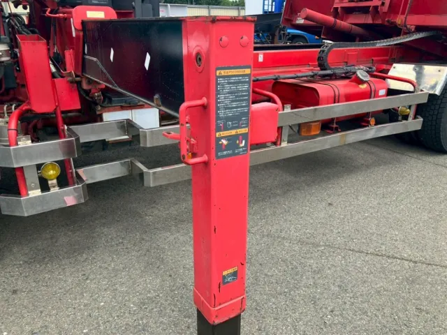 運転席側アウトリガーにキズ・サビがあります。|日野 レンジャー QKG-FE7JKAAの写真21