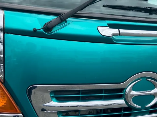 フロントパネルにキズがあります。|日野 レンジャー QKG-FE7JKAAの写真25