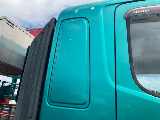 運転席側クォーターパネルにキズ・看板跡があります。|日野 レンジャー QKG-FE7JKAAの写真27