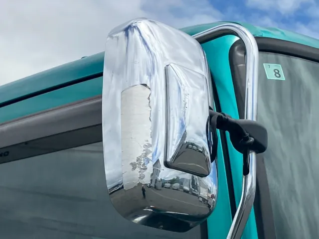 運転席側ミラーカバーにキズ・補修跡があります。|日野 レンジャー QKG-FE7JKAAの写真28