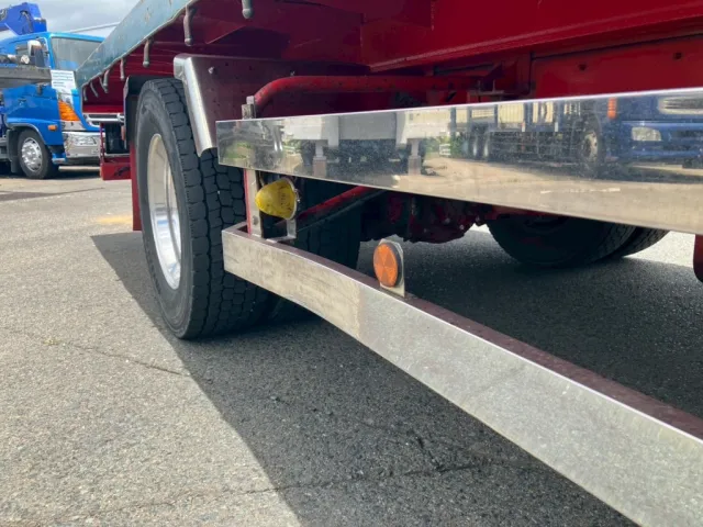 運転席側サイドバンパーに曲がりがあります。|日野 レンジャー QKG-FE7JKAAの写真34